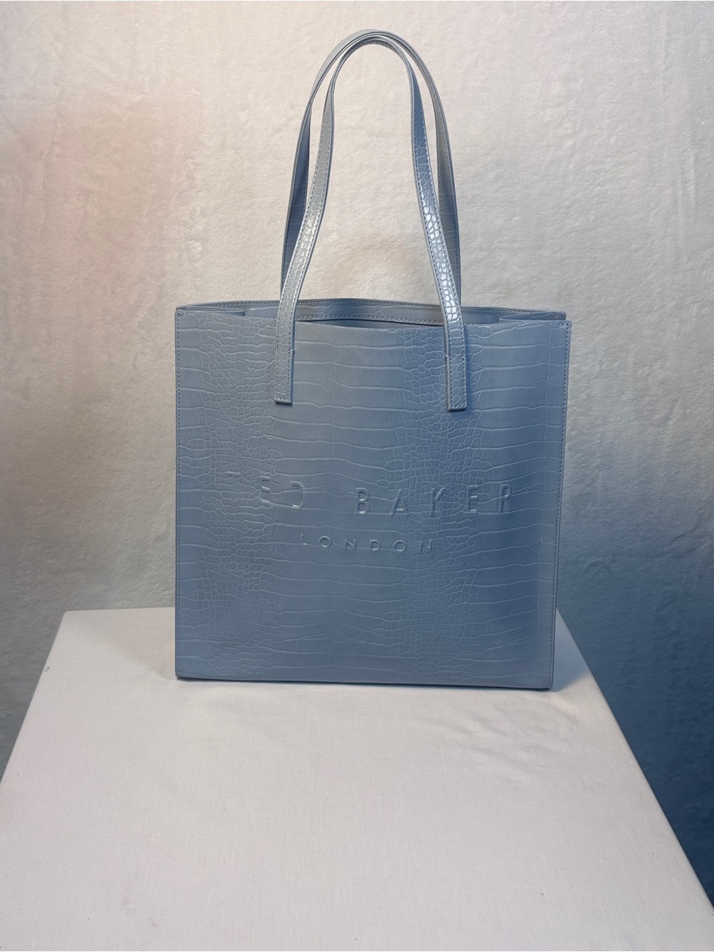 Ted Baker London THE ICON Seacon Tote Bag Powder Sky Blue Croc Embossed NEW - Picture 2 of 11
